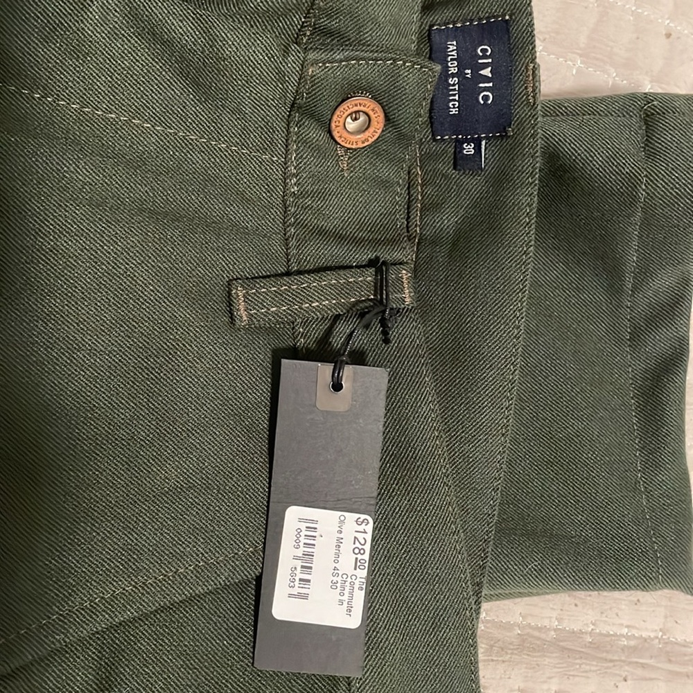 CIVIC by Taylor Stitch
Commuter Chino in Olive Merino